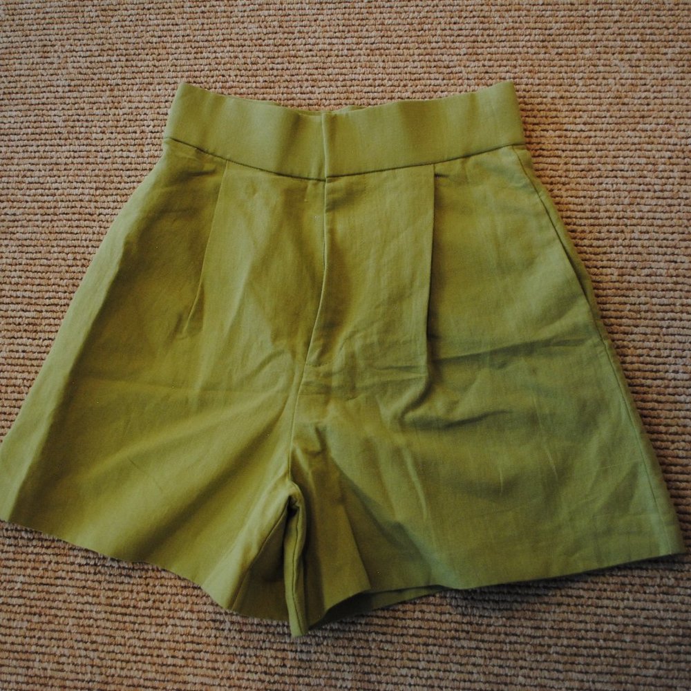 NWT! Zara green vintage style flare shorts